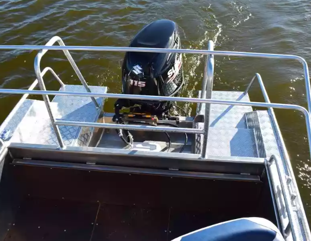 Алюминиевый катер Неман 550 с каютой в Санкт-Петербурге