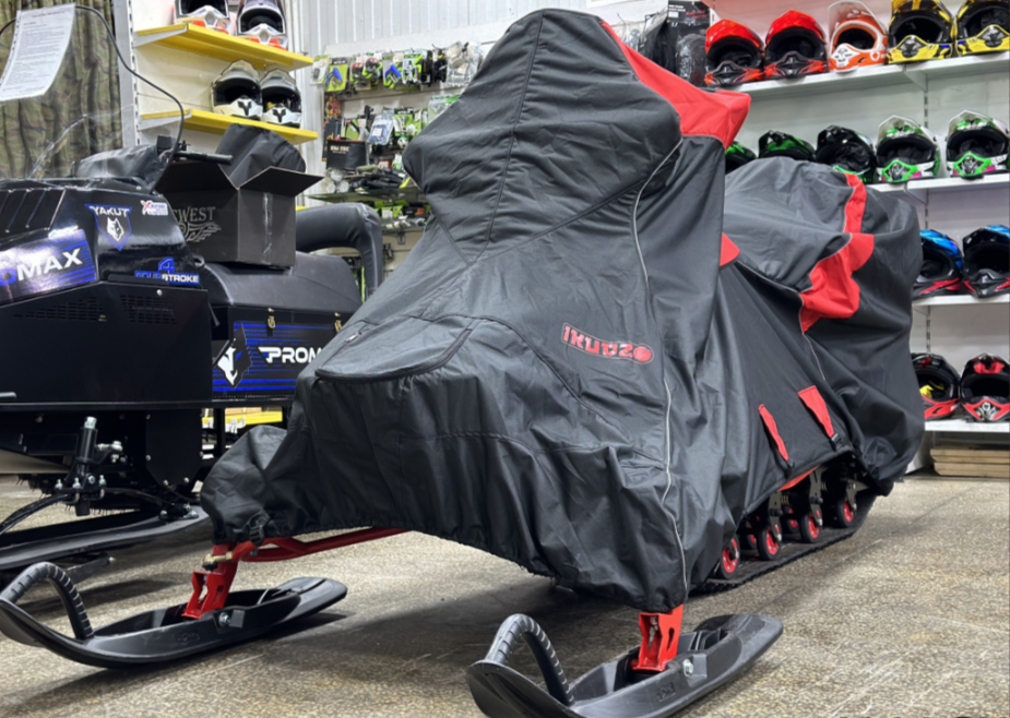 Чехол транспорт. снегохода IKUDZO HUNTER черно-красный Оксфорд ПРЕМИУМ качества с лого IKUDZO в Санкт-Петербурге