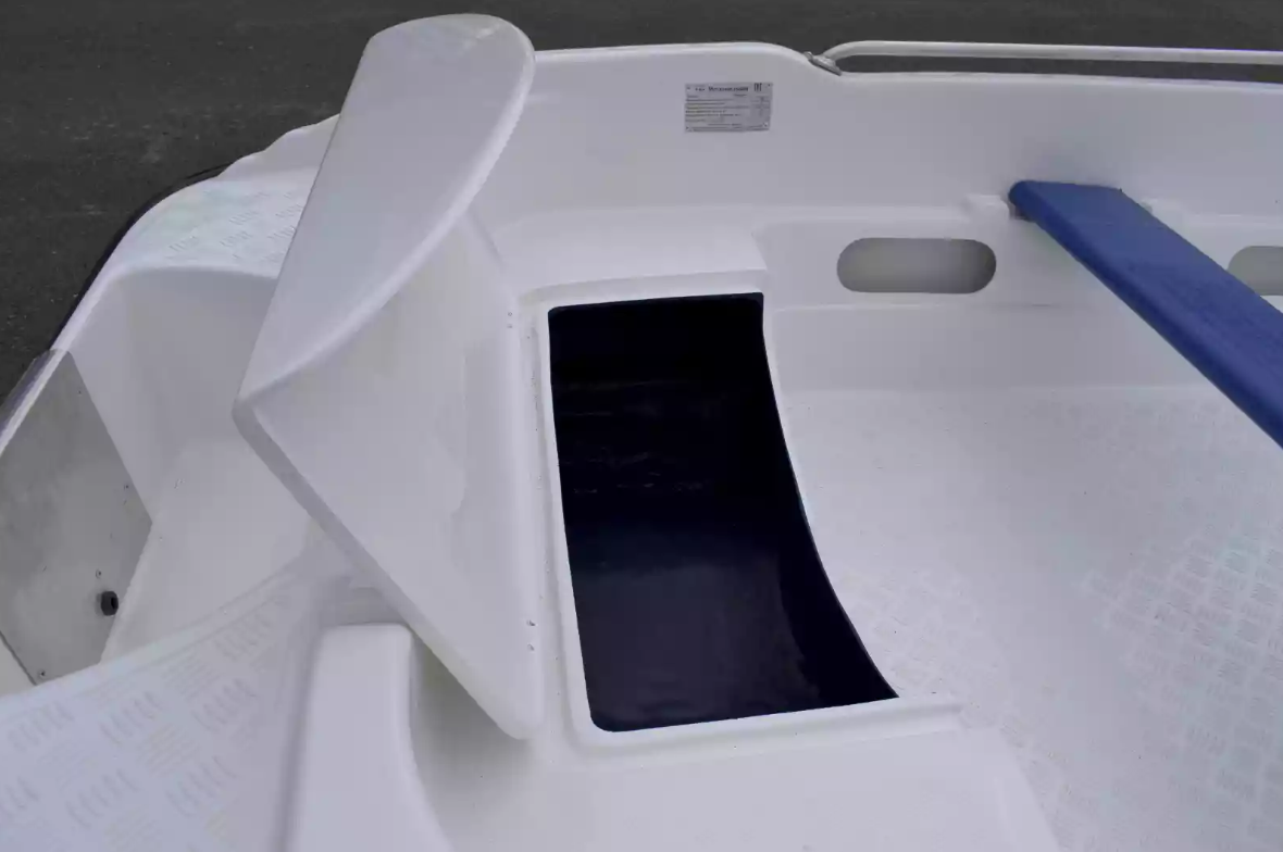 Стеклопластиковая лодка Пингвин New (тримаран) в Санкт-Петербурге