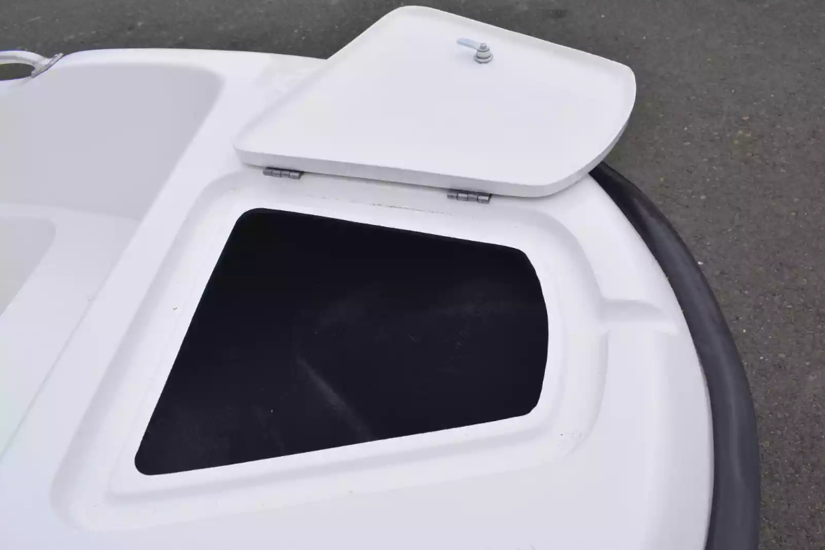 Стеклопластиковая лодка Пингвин New (тримаран) в Санкт-Петербурге