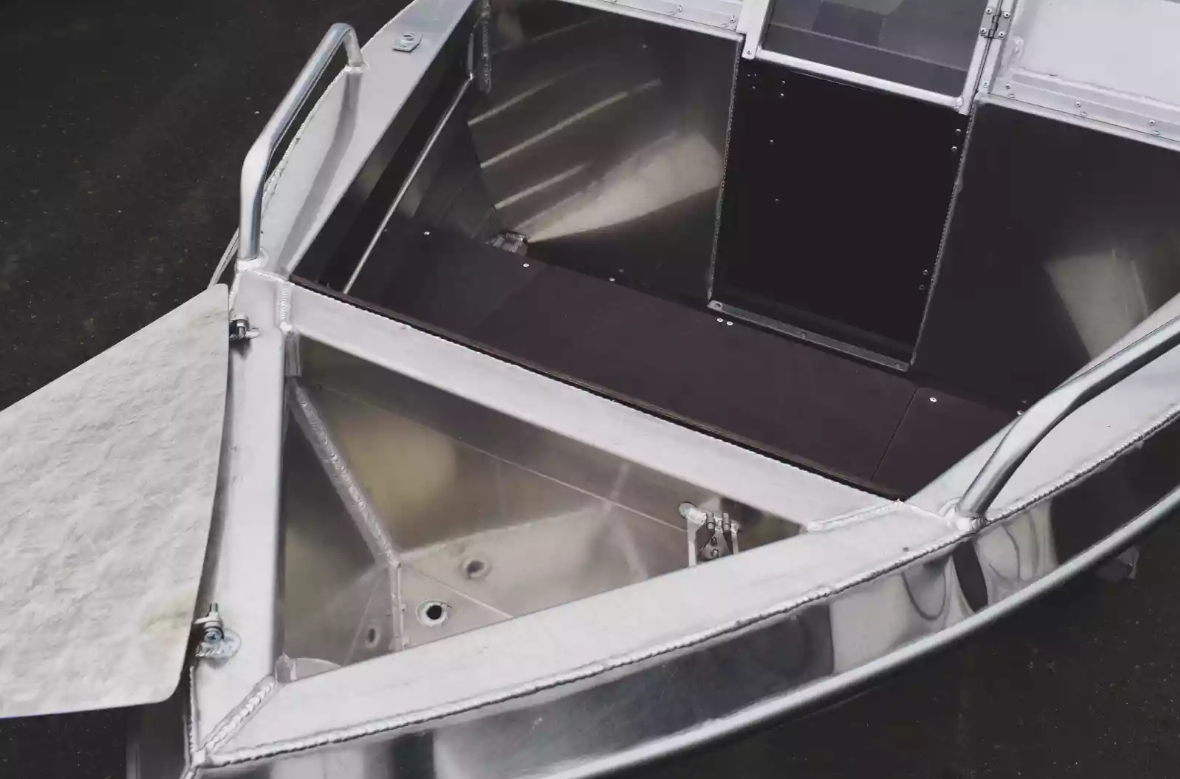 Алюминиевый катер Neman-400 DC в Санкт-Петербурге