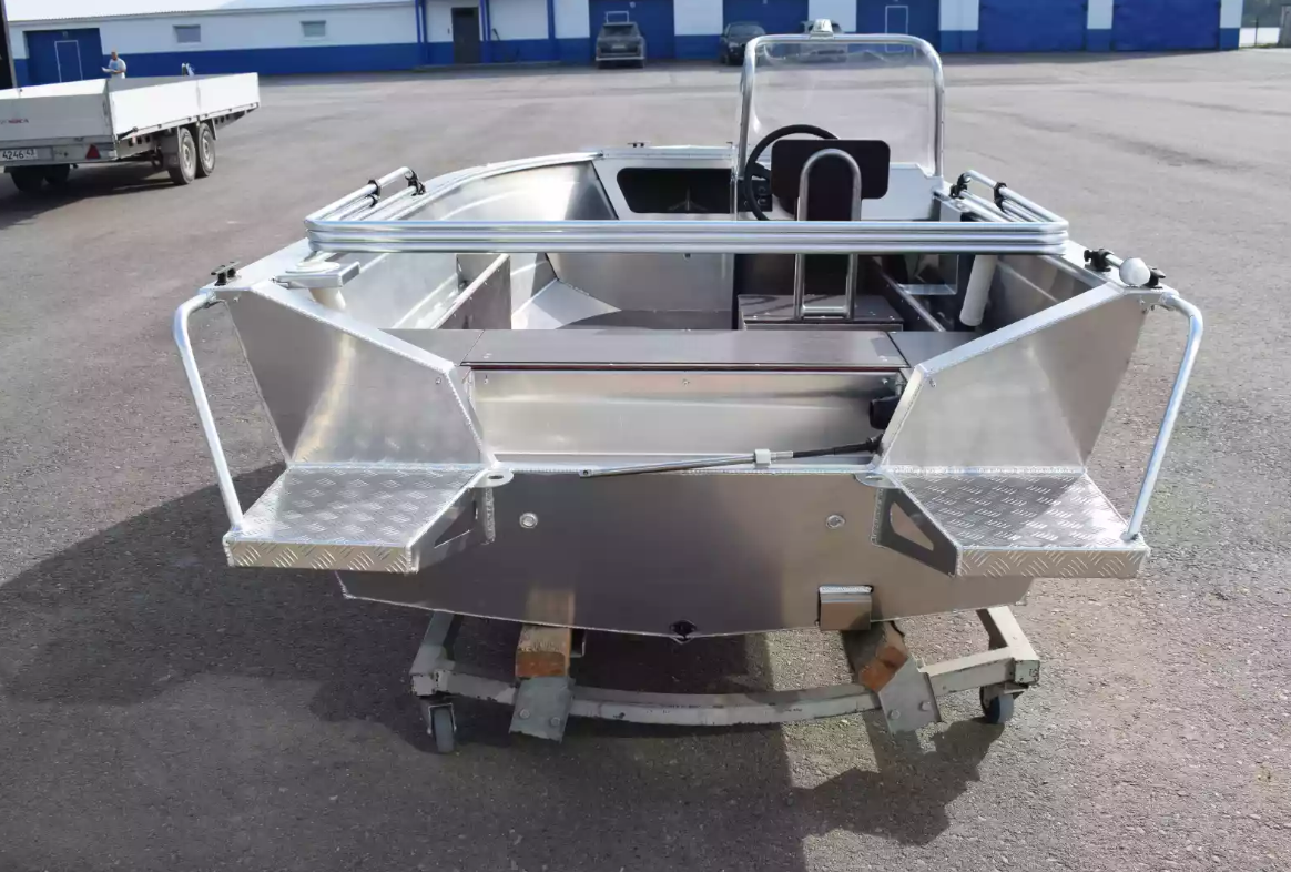 Алюминиевый катер Неман-400 С в Санкт-Петербурге