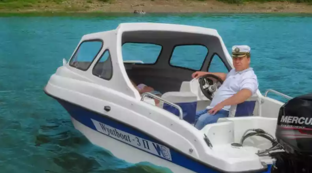 Стеклопластиковый катер Wyatboat-3 П (полурубка) в Санкт-Петербурге