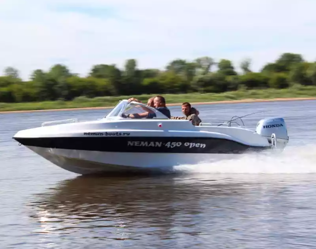 Стеклопластиковый катер Neman-450 Open в Санкт-Петербурге