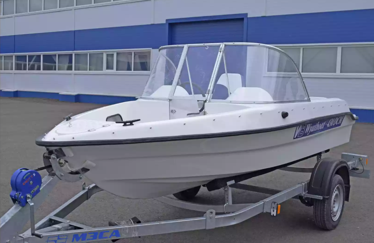 Стеклопластиковый катер Wyatboat-430DCМ (килевая) в Санкт-Петербурге