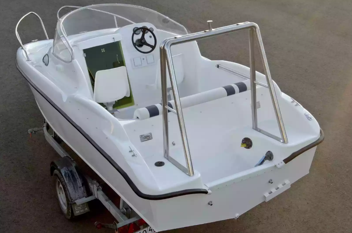 Комбинированный катер Neman-530 с каютой в Санкт-Петербурге