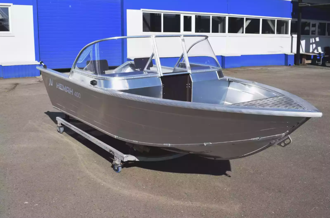 Алюминиевая лодка  Неман-400 DCM в Санкт-Петербурге