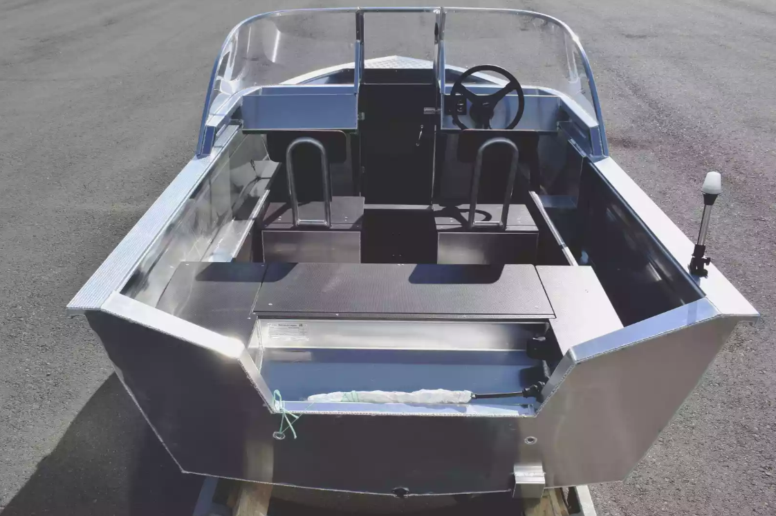 Алюминиевая лодка  Неман-400 DCM в Санкт-Петербурге