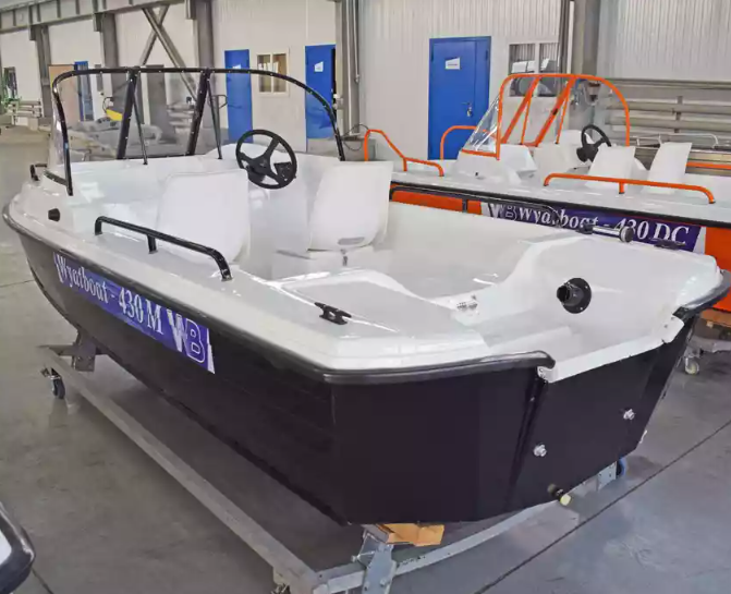 Комбинированный катер Wyatboat-430 M в Санкт-Петербурге