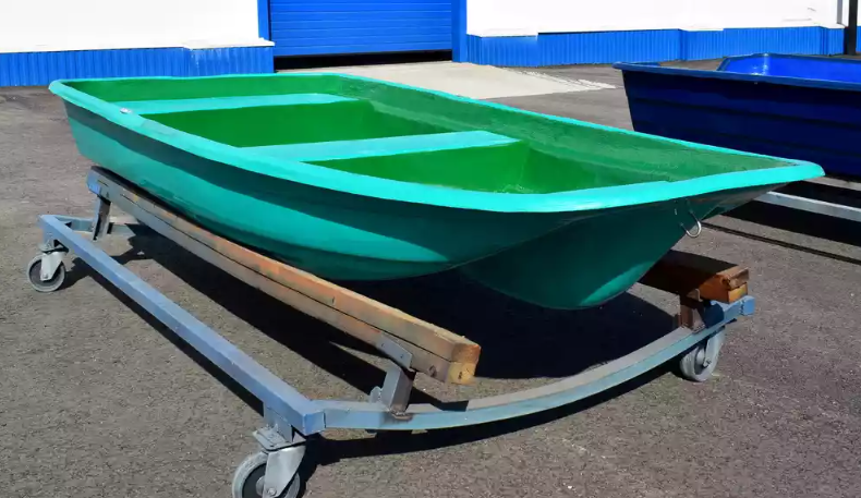 Стеклопластиковая лодка Старт (тримаран) в Санкт-Петербурге