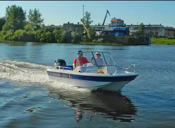 Стеклопластиковый катер Wyatboat-430 DC (тримаран) в Санкт-Петербурге