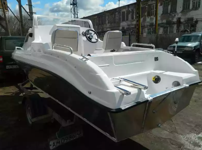 Комбинированный катер Neman-500 с каютой в Санкт-Петербурге