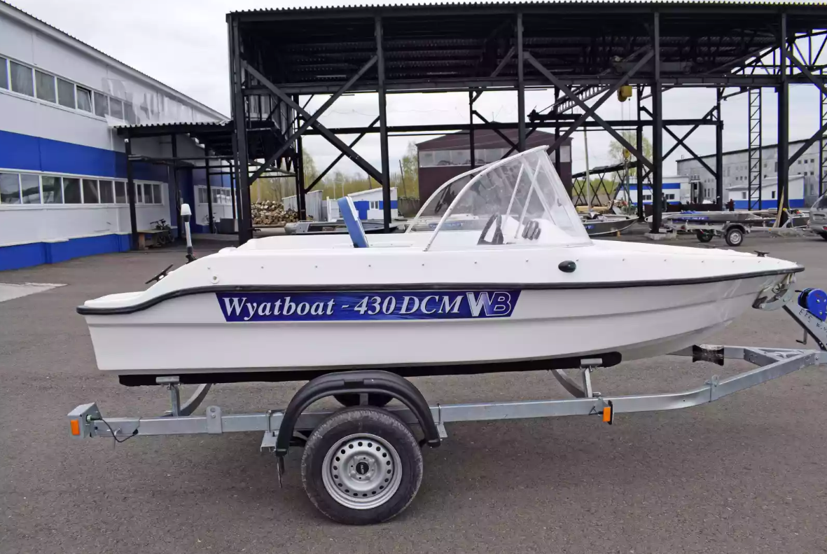 Стеклопластиковый катер Wyatboat-430DCМ (килевая) в Санкт-Петербурге