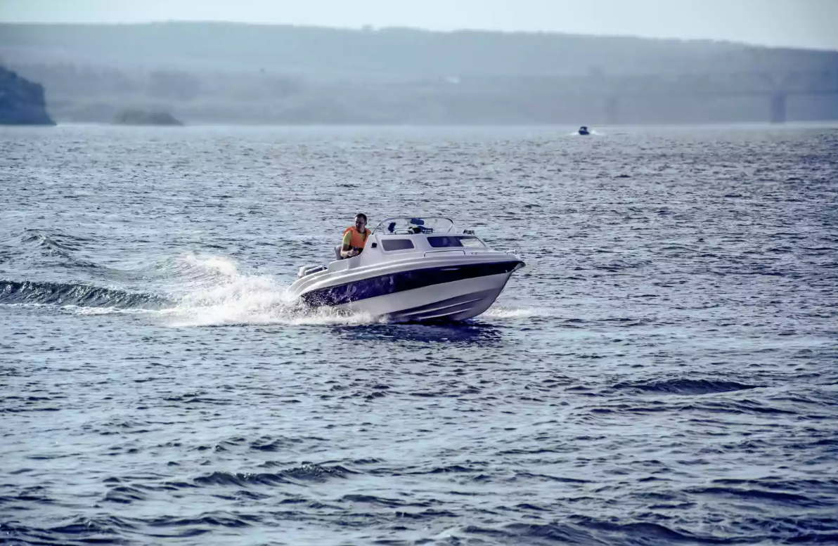 Стеклопластиковый катер Neman-500 в Санкт-Петербурге