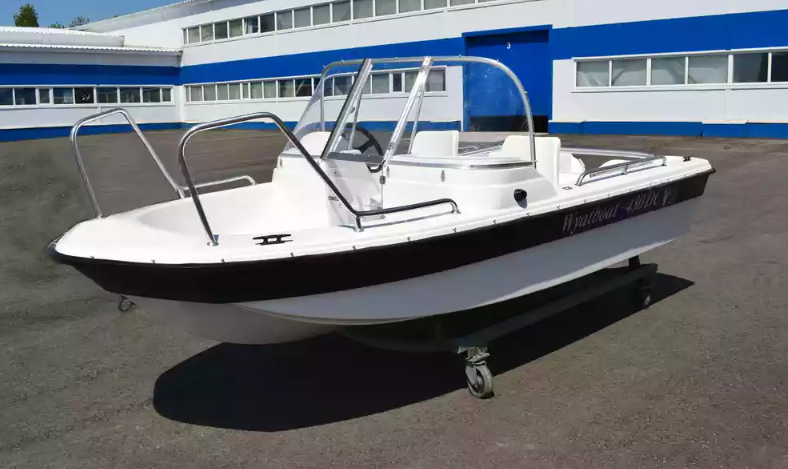 Стеклопластиковый катер Wyatboat-430 DC (тримаран) в Санкт-Петербурге