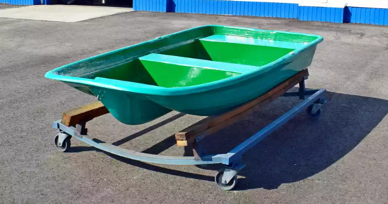 Стеклопластиковая лодка Старт (тримаран) в Санкт-Петербурге