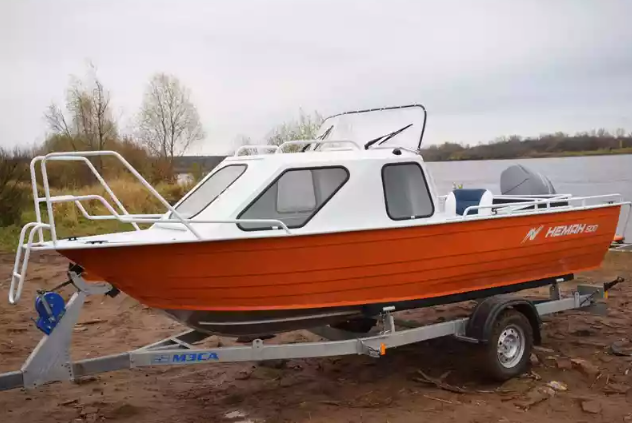 Алюминиевый катер Неман-500 (каютный) в Санкт-Петербурге