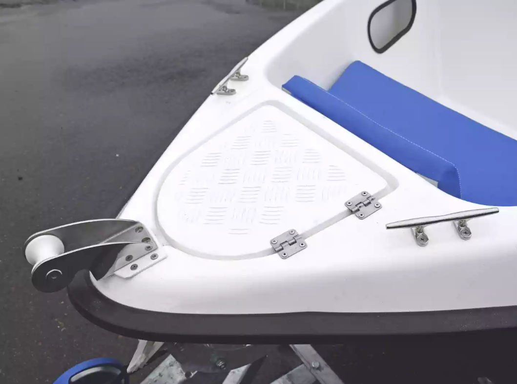 Стеклопластиковый катер Wyatboat-430DCМ (килевая) в Санкт-Петербурге