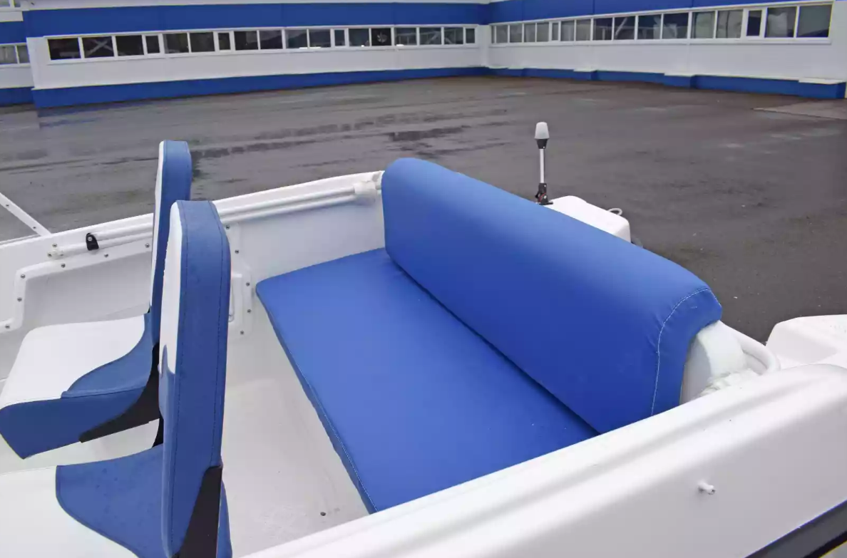 Стеклопластиковый катер Wyatboat-430DCМ (килевая) в Санкт-Петербурге
