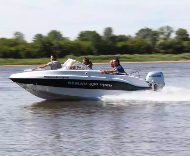 Стеклопластиковый катер Neman-450 Open в Санкт-Петербурге
