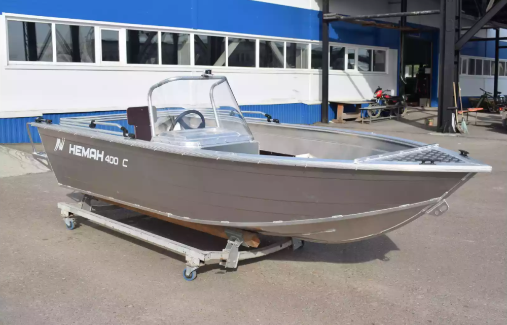 Алюминиевый катер Неман-400 С в Санкт-Петербурге