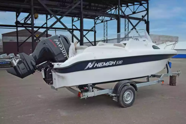 Стеклопластиковый катер Neman-530 с каютой в Санкт-Петербурге
