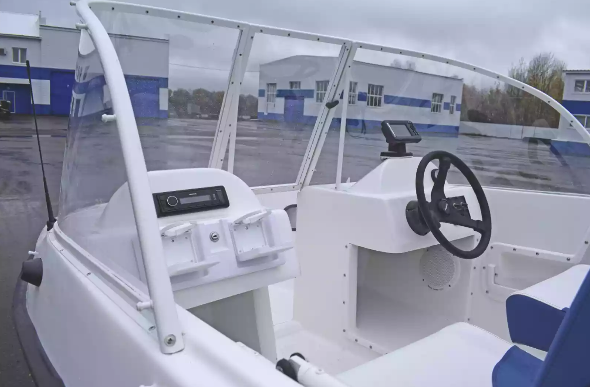 Стеклопластиковый катер Wyatboat-430DCМ (килевая) в Санкт-Петербурге