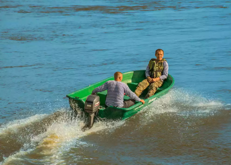 Стеклопластиковая лодка Neman-340 (тримаран) в Санкт-Петербурге