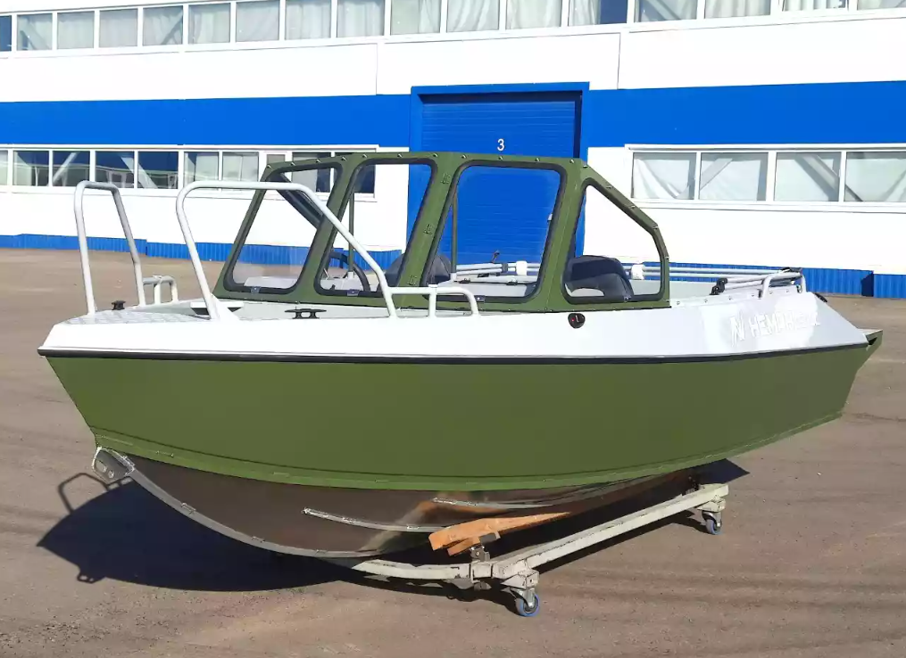 Алюминиевый катер Неман-550 DC Pro в Санкт-Петербурге