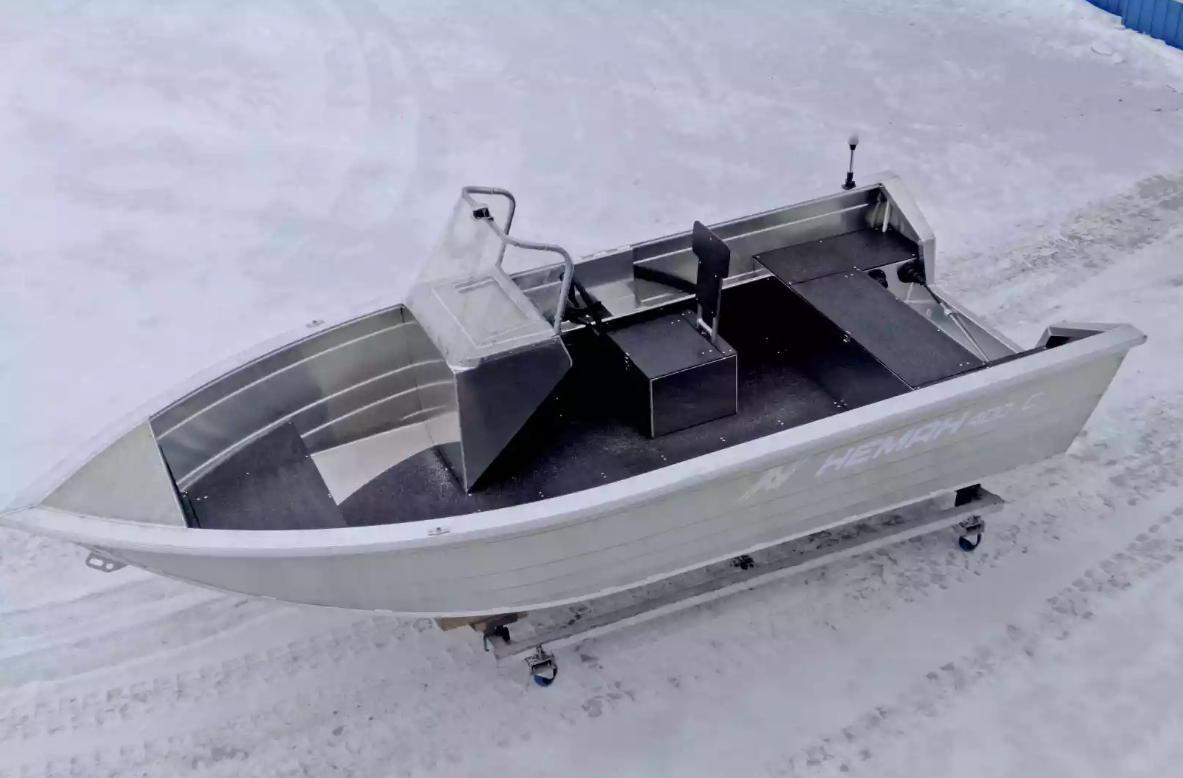 Алюминиевый катер Неман-400 С в Санкт-Петербурге