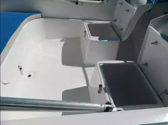 Стеклопластиковый катер Wyatboat-430 M (тримаран) в Санкт-Петербурге