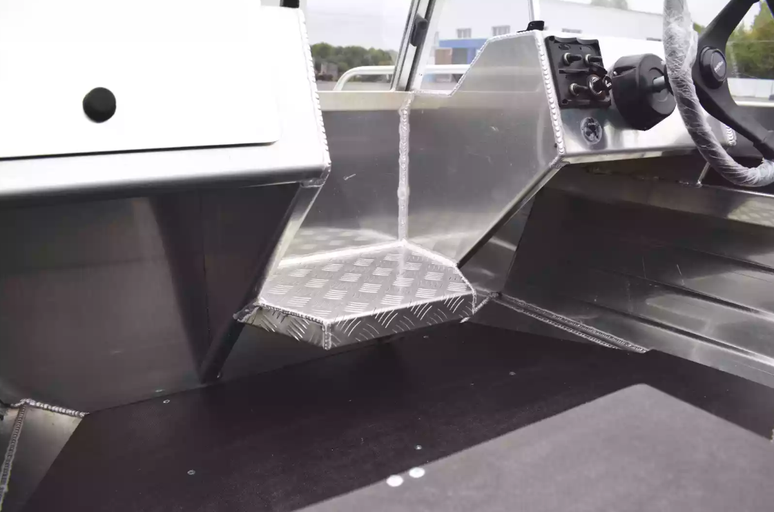 Алюминиевая лодка  Neman-400 PRO в Санкт-Петербурге