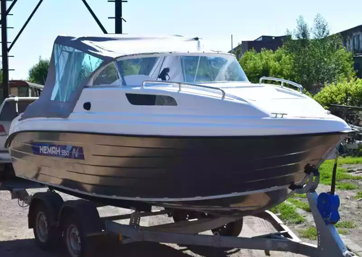Комбинированный катер Neman-550 с каютой в Санкт-Петербурге
