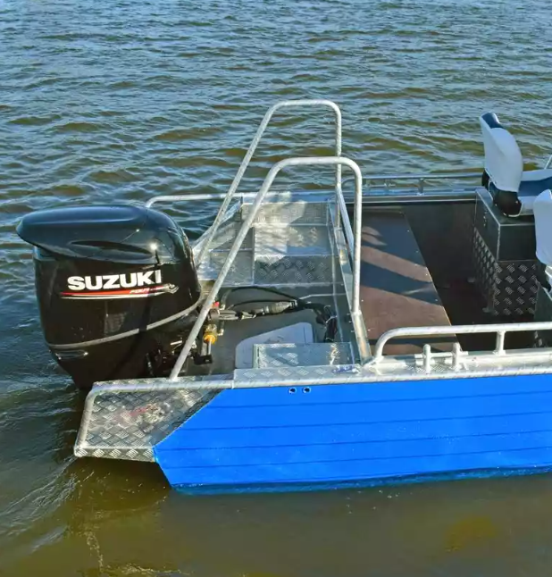 Алюминиевый катер Неман 550 с каютой в Санкт-Петербурге