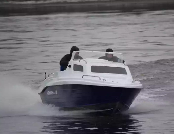 Комбинированный катер Neman-500 с каютой в Санкт-Петербурге