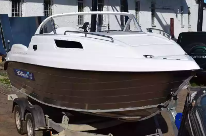 Комбинированный катер Neman-550 с каютой в Санкт-Петербурге