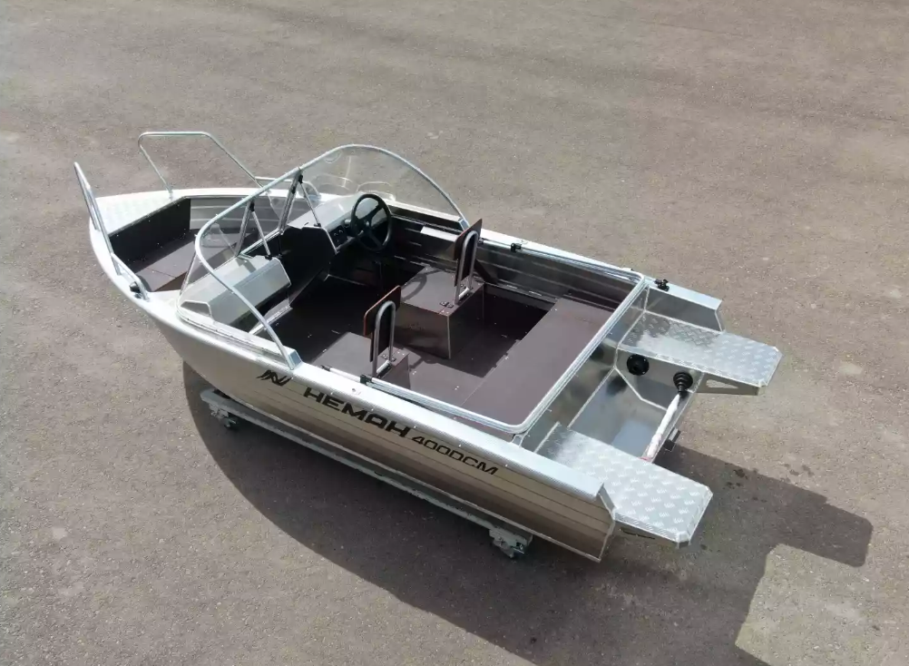 Алюминиевая лодка  Неман-400 DCM NEW в Санкт-Петербурге
