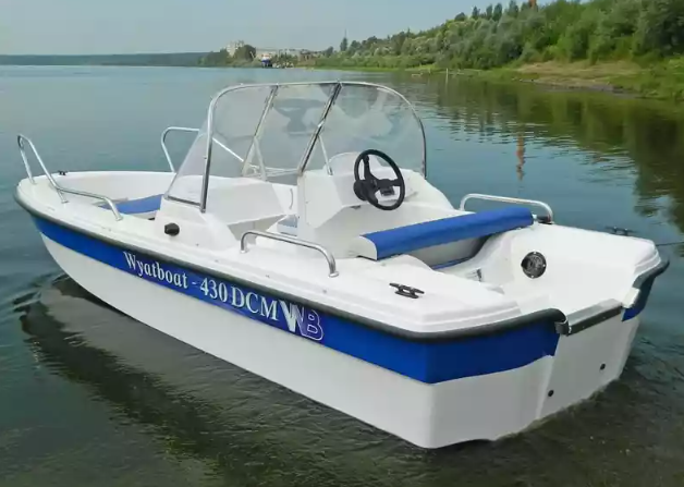 Стеклопластиковый катер Wyatboat-430 DCM (тримаран) в Санкт-Петербурге