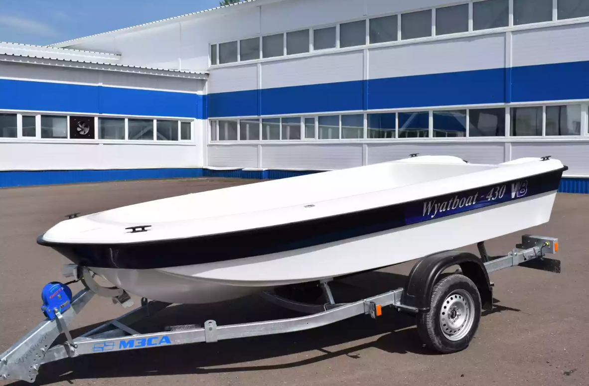 Стеклопластиковая лодка Wyatboat 430 тримаран в Санкт-Петербурге