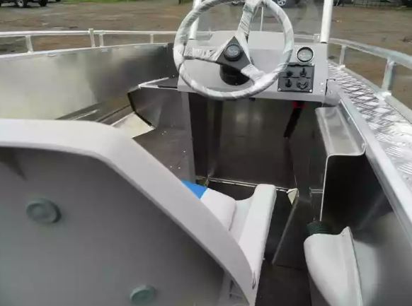 Алюминиевый катер Wyatboat-490 C в Санкт-Петербурге