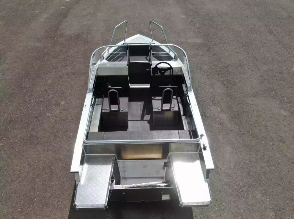 Алюминиевая лодка  Неман-400 DCM NEW в Санкт-Петербурге