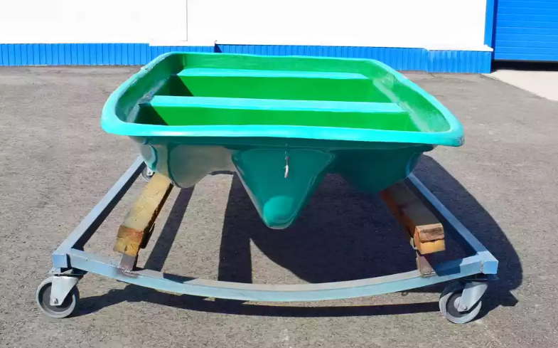 Стеклопластиковая лодка Старт (тримаран) в Санкт-Петербурге