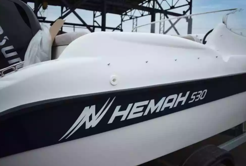 Стеклопластиковый катер Neman-530 с каютой в Санкт-Петербурге