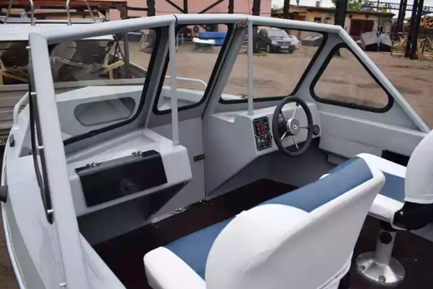 Алюминиевый катер Неман-500 DC Pro в Санкт-Петербурге