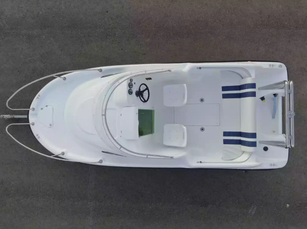 Комбинированный катер Neman-530 с каютой в Санкт-Петербурге