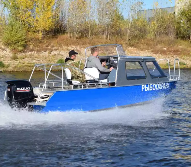 Алюминиевый катер Неман 550 с каютой в Санкт-Петербурге