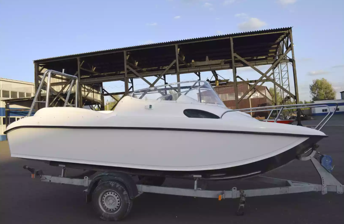 Комбинированный катер Neman-530 с каютой в Санкт-Петербурге