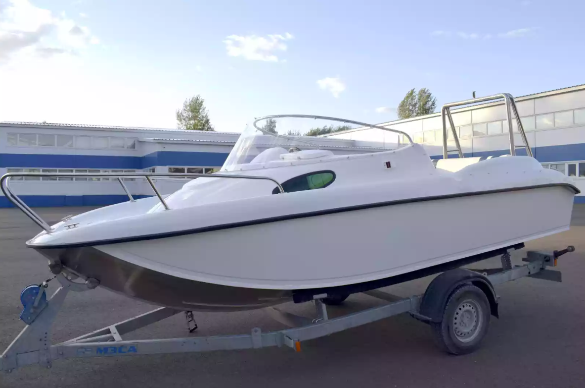 Комбинированный катер Neman-530 с каютой в Санкт-Петербурге