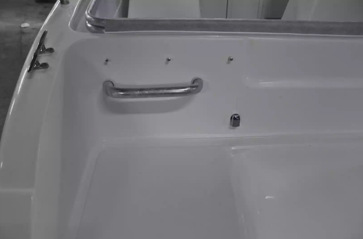 Стеклопластиковый катер Neman-500 в Санкт-Петербурге