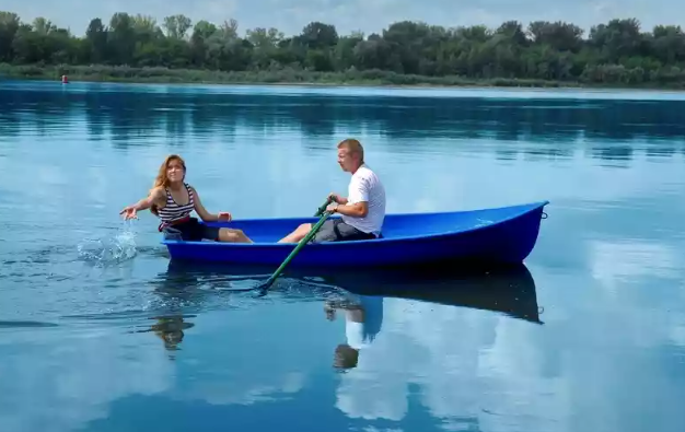 Стеклопластиковая лодка Дельфин в Санкт-Петербурге